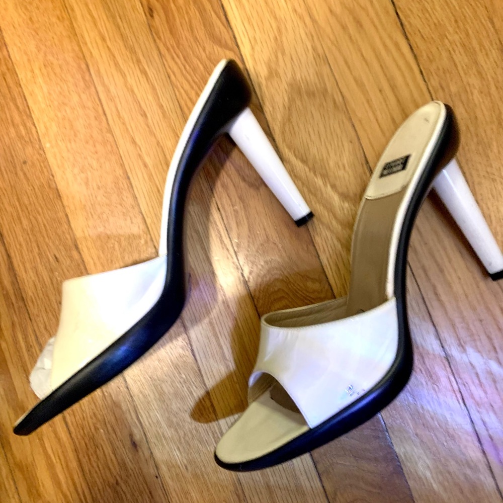Vintage Stuart Weitzman sandals heels 7 narrow White Off White w Black trim